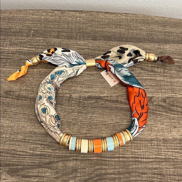 Piper K | Scarf Necklace - Picture 10 of 10